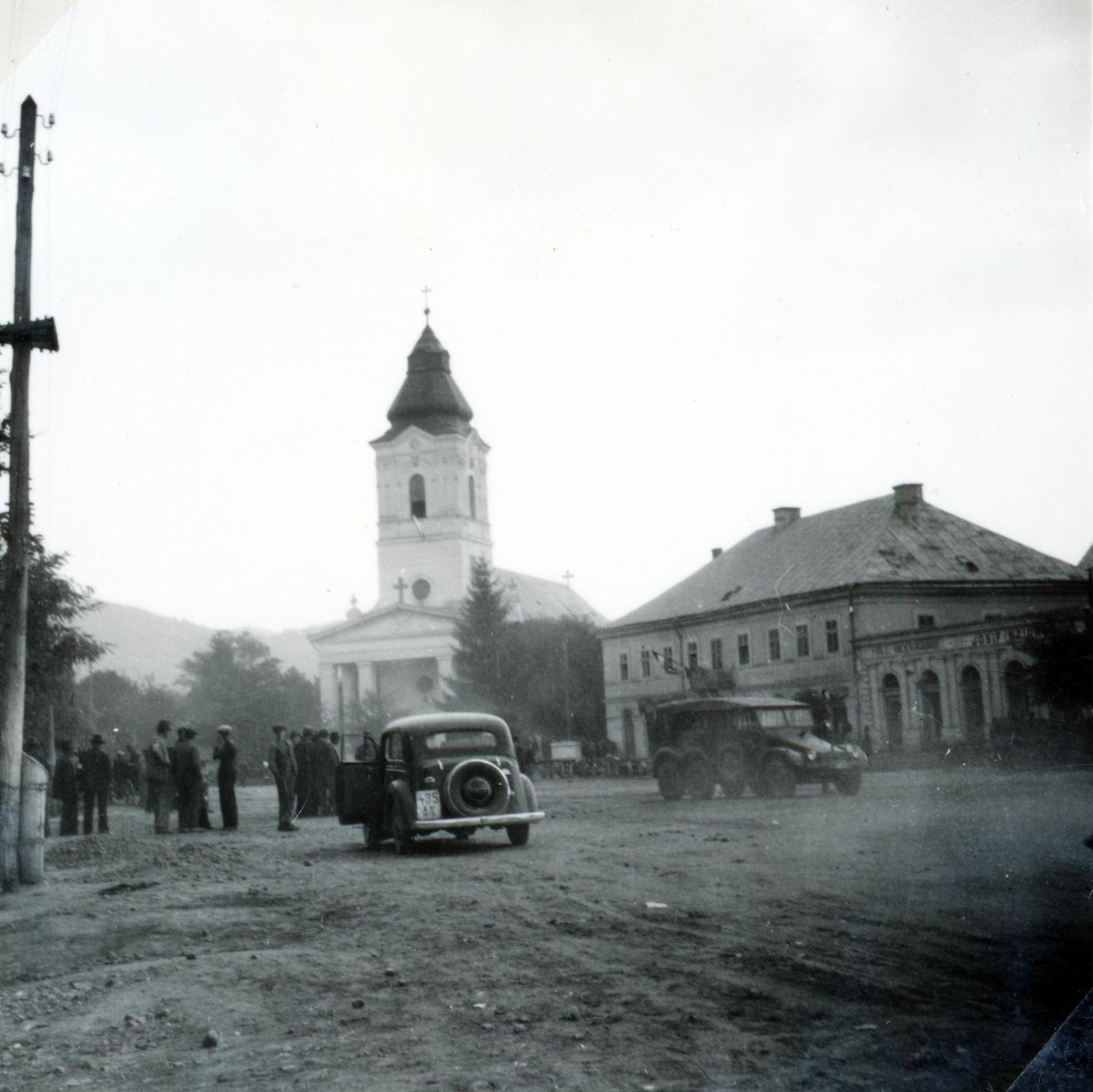 Romania,Transylvania, Seini, Strada Mihail Eminescu (Rákóczi utca), szemben a görögkatolikus (később ortodox) templom., 1940, Tordai György, Fortepan #233136