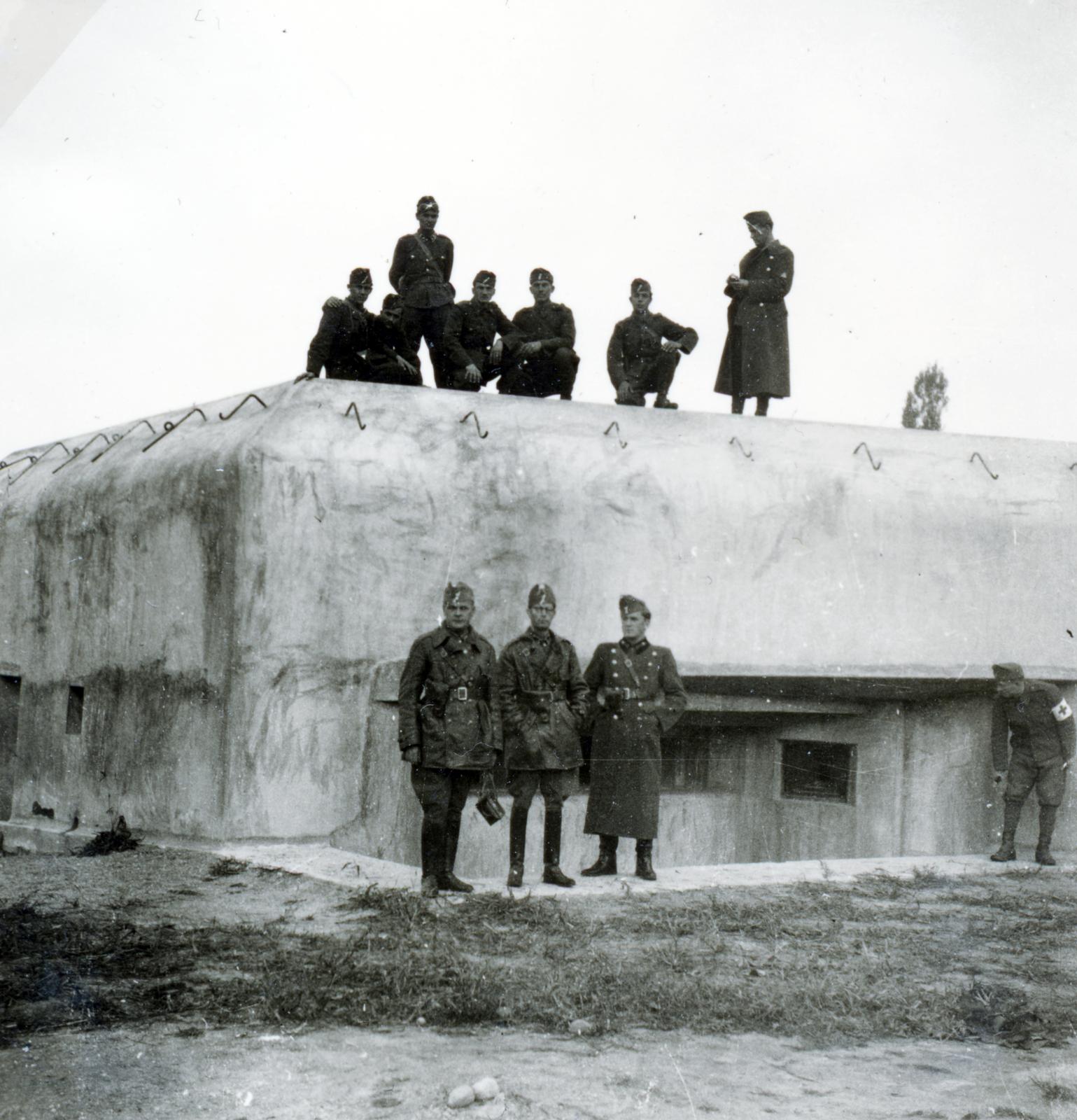 Románia,Erdély, Szinérváralja, román nagyerőd. A felvétel a magyar csapatok bevonulása idején készült., 1940, Tordai György, erőd, Fortepan #233139