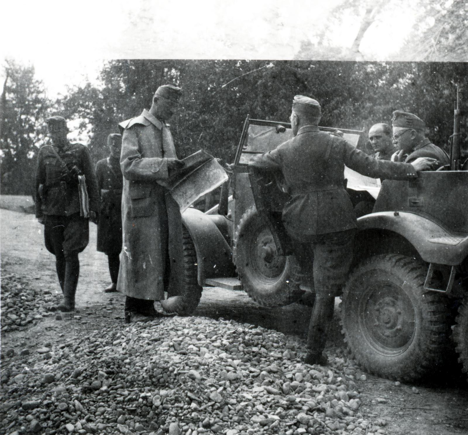 Romania,Transylvania, a felvétel a magyar csapatok bevonulása idején a Sălătruc folyó feletti híd közelében készült., 1940, Tordai György, Fortepan #233153