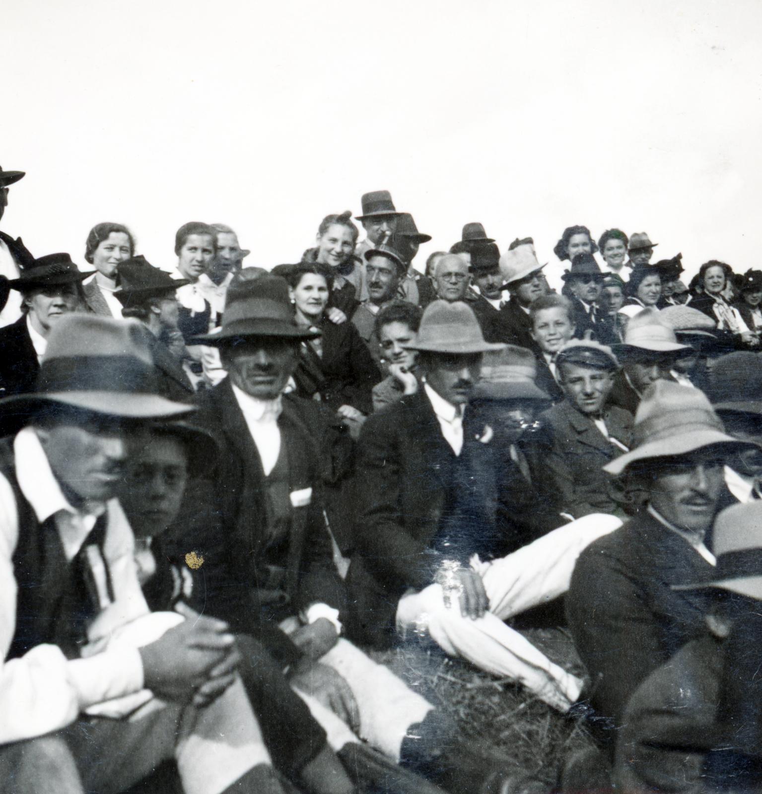 1940, Tordai György, sitting on the ground, men, hat, Fortepan #233232