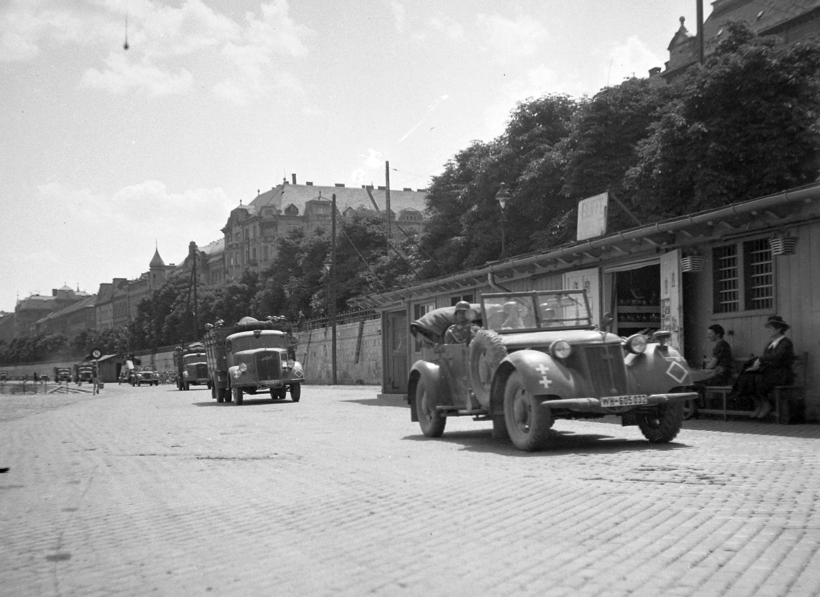 Hungary, Budapest II., budai alsó rakpart a Bem József (Pálffy) térnél, német katonai csapatok átvonulása, 1941, Fortepan/Album002, German brand, Opel-brand, commercial vehicle, military, second World War, automobile, number plate, Budapest, Fortepan #23326