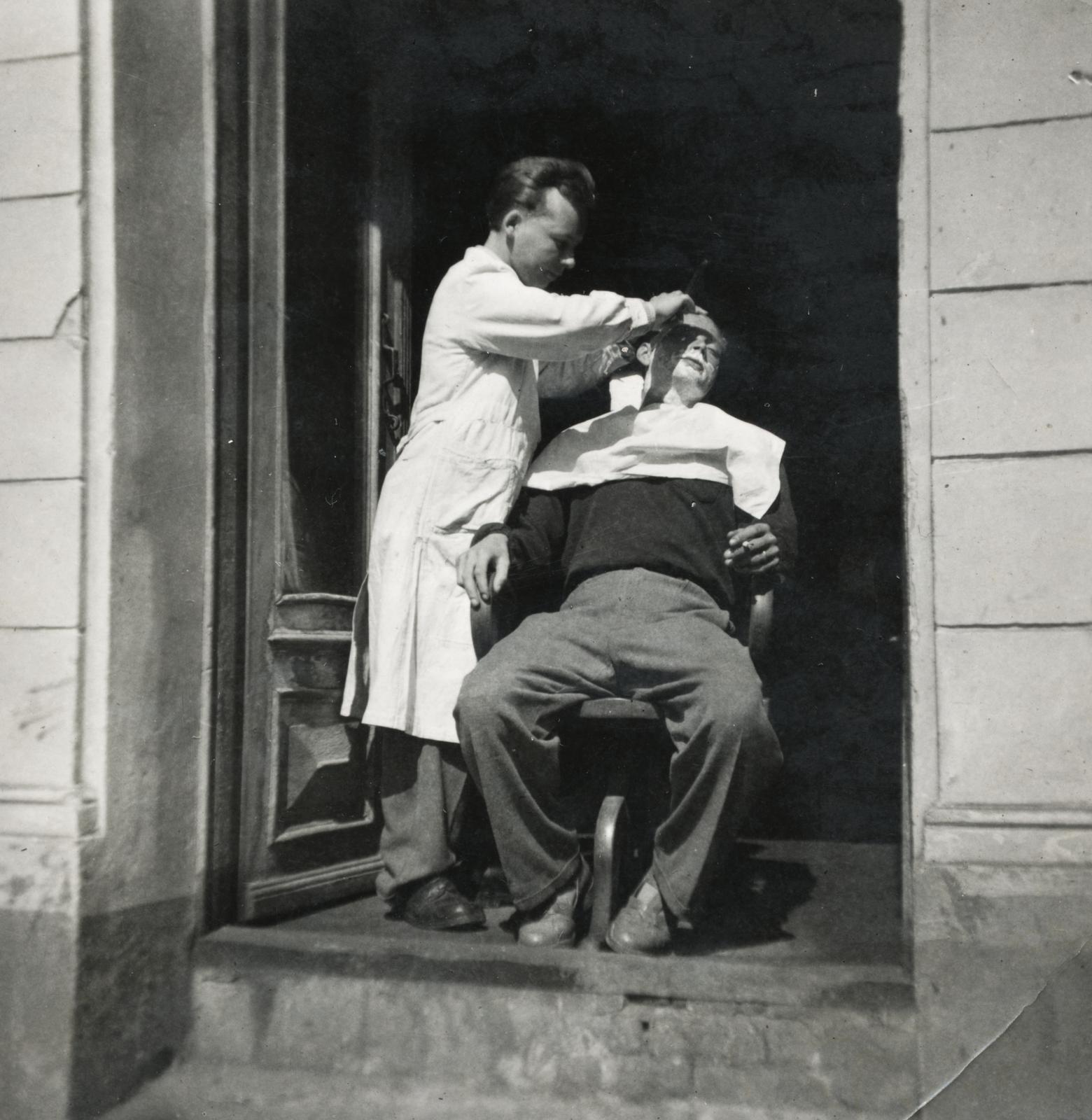 1943, Hajdú Beáta, Best of, képarány: négyzetes, borbély, borotválkozás, Fortepan #233309