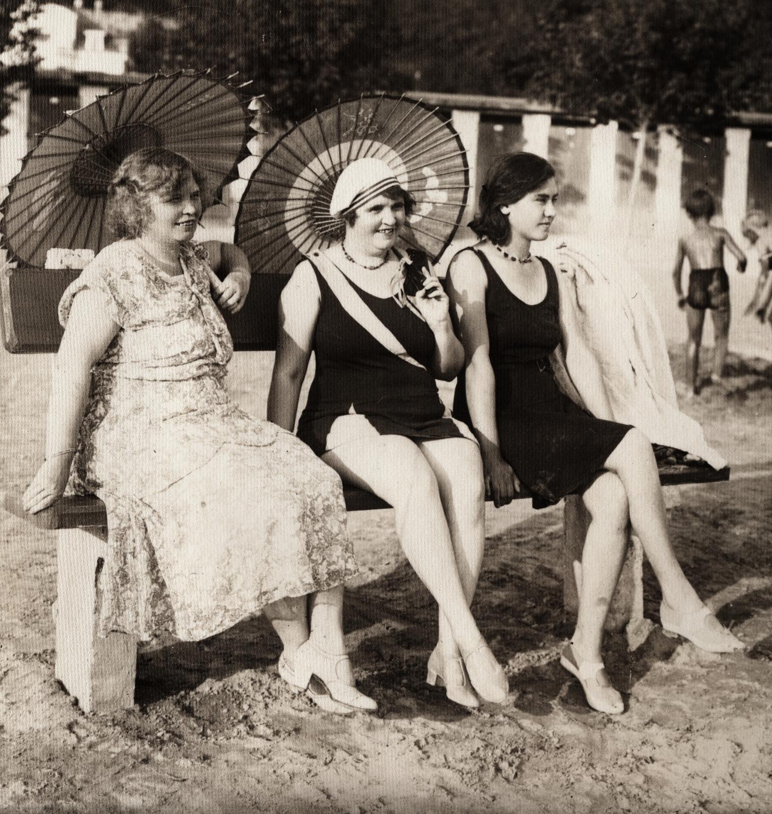 1933, Hajtman Ágnes, women, umbrella, three people, bench, sitting, beach, Fortepan #233334