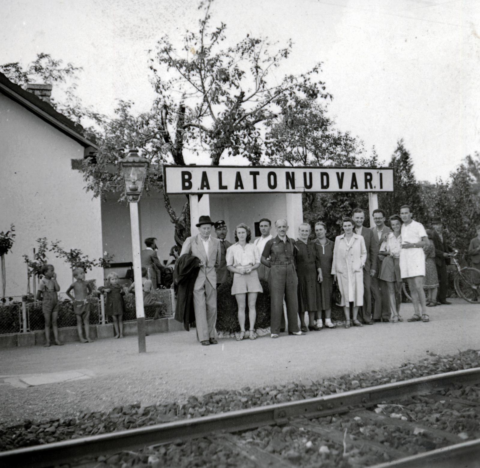 Magyarország, Balatonudvari, vasútállomás, 1940, Ferencziné Fodor Katalin, Fortepan #233356