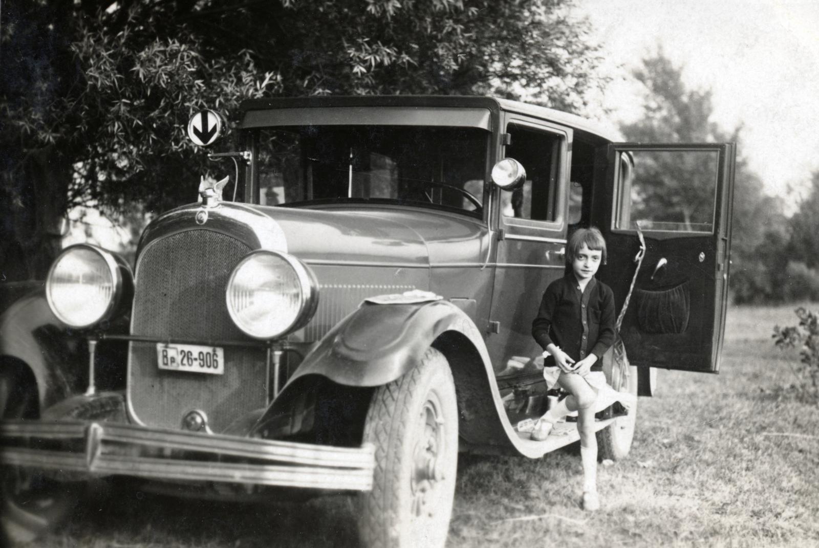 Hungary, Tahitótfalu, a felvétel a Duna-part közelében készült., 1928, Ferencziné Fodor Katalin, automobile, Chrysler-brand, Fortepan #233358