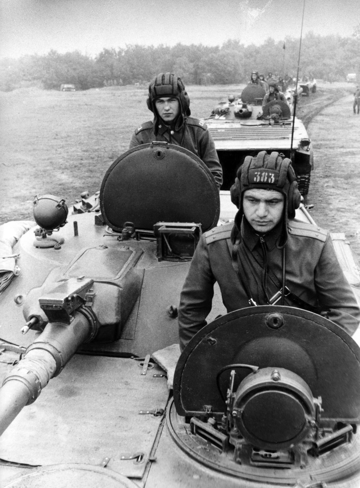 Hungary, BMP-1 lövészpáncélos, szovjet katonák hadgyakorlaton., 1972, Fortepan/Album088, soldier, Fortepan #233485