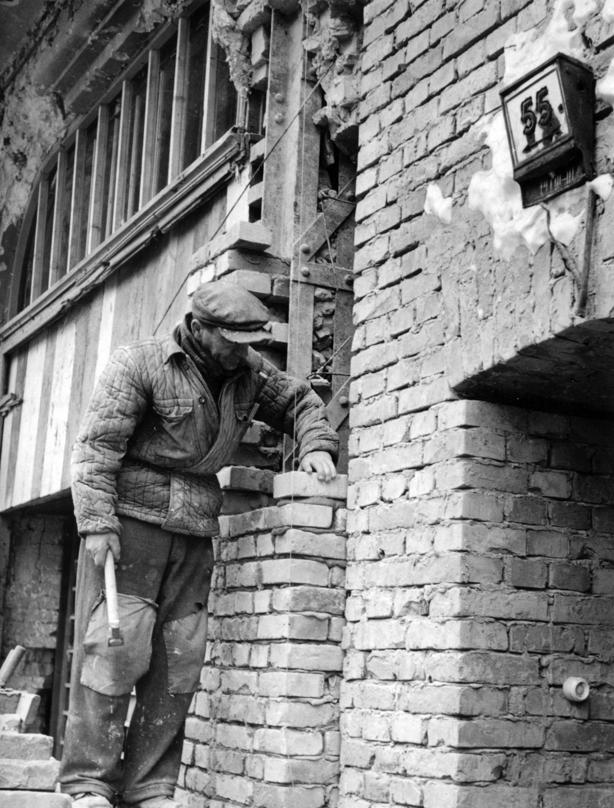 1956, Fortepan/Album088, forradalom, kőműves, Fortepan #233541
