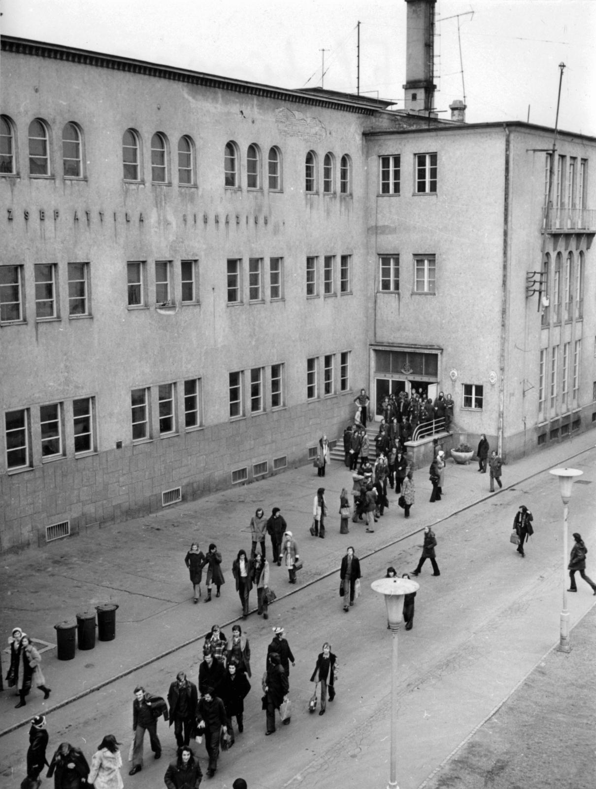 Magyarország, Székesfehérvár, Jókai Mór utca 20., József Attila (később Ciszterci Szent István) Gimnázium., 1969, Fortepan/Album088, Fortepan #233549
