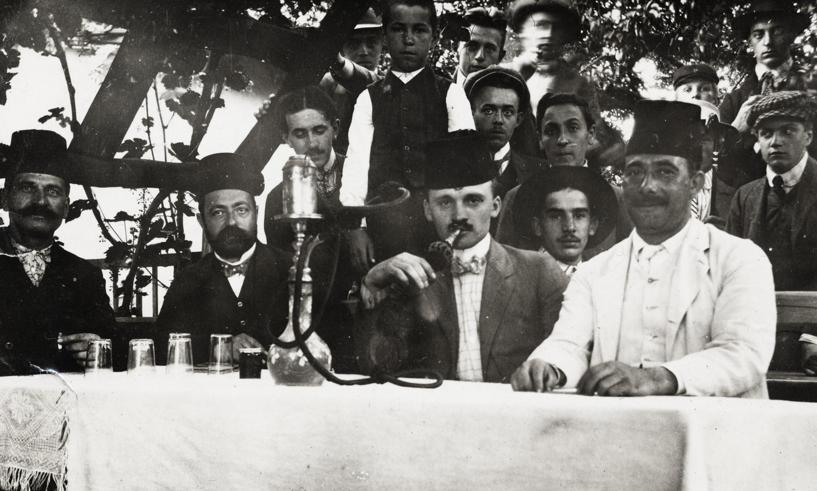 1916, Brogyáni Jenő, water pipe, men, tableau, tarboosh, bower, Fortepan #233572