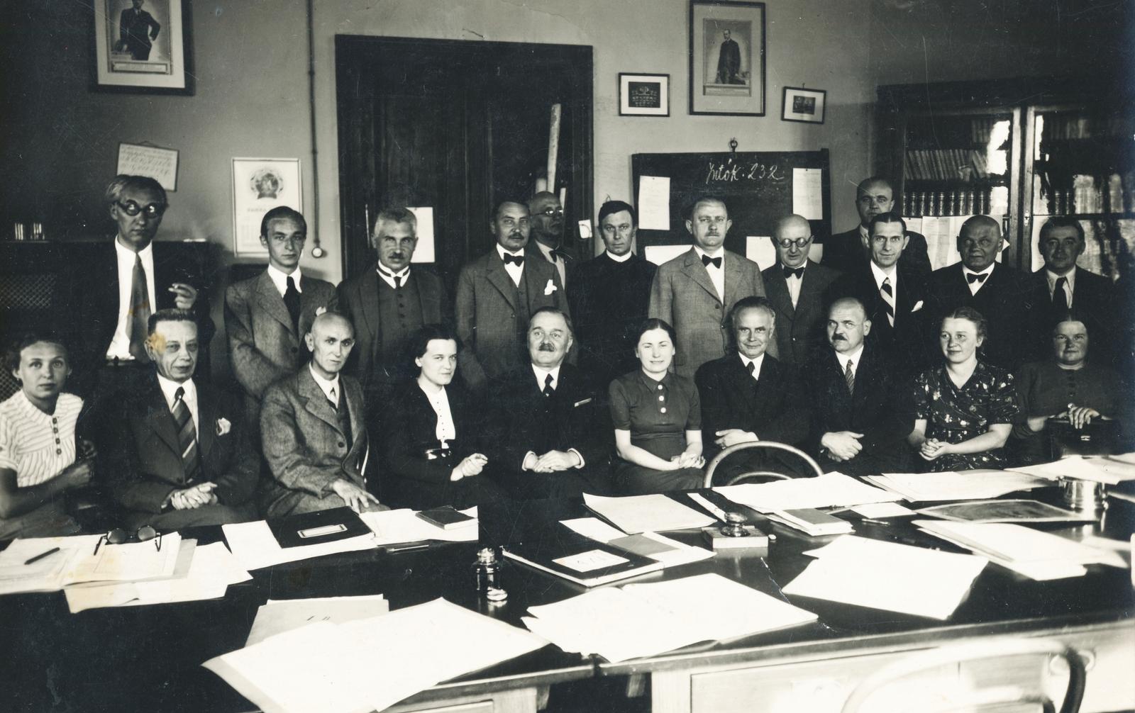 1936, Brogyáni Jenő, tableau, class register, photo in a frame, staff room, Fortepan #233584