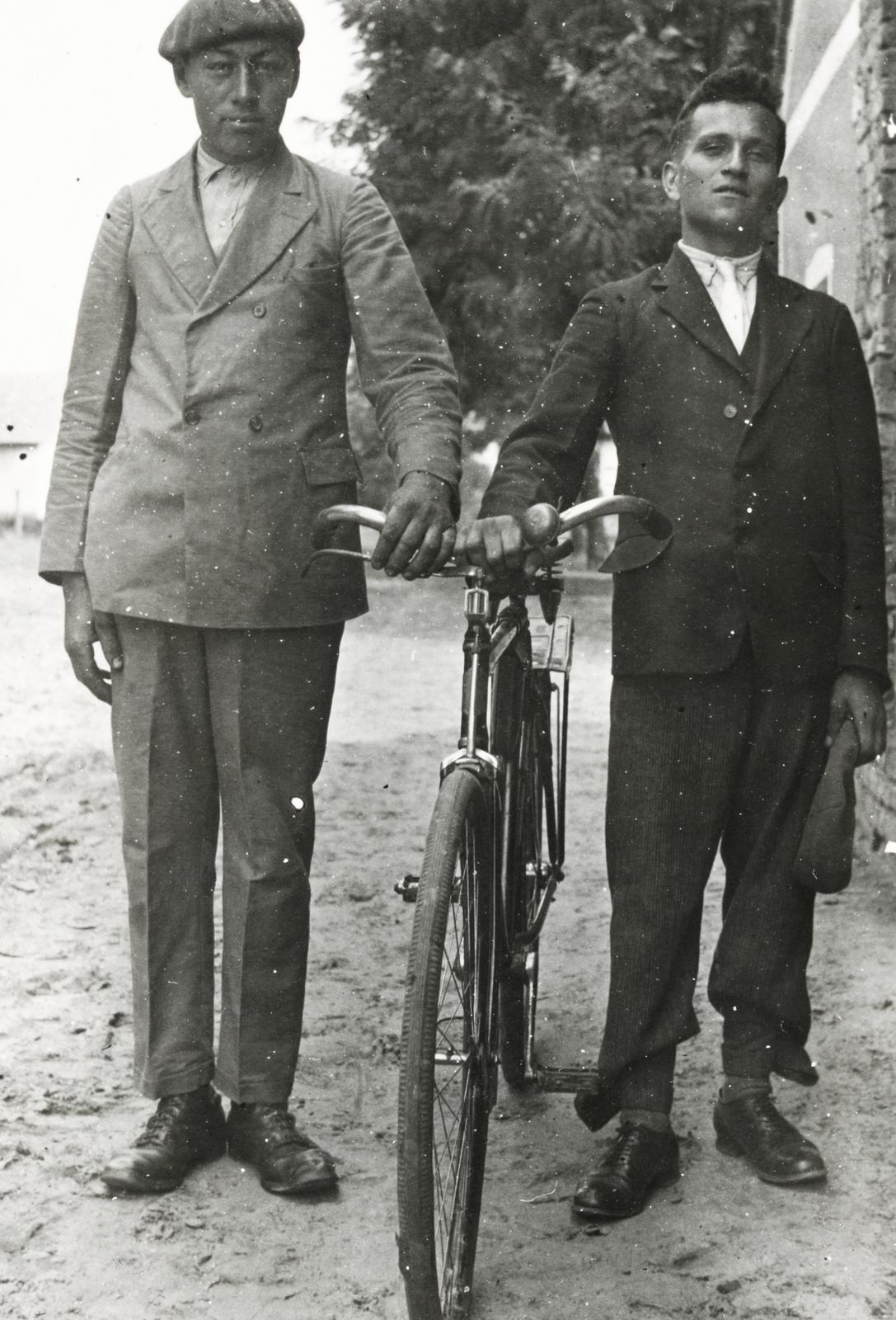 1936, Büki család, öltöny, kerékpár, Fortepan #233700