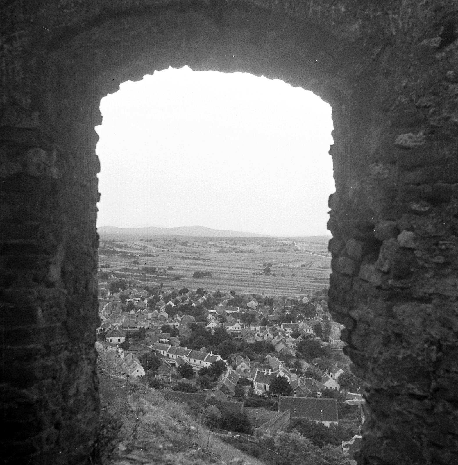 Hungary, Sümeg, kilátás a várból a Váralja és a Várnagy utca felé., 1950, Építész, picture, view, castle, Fortepan #23374