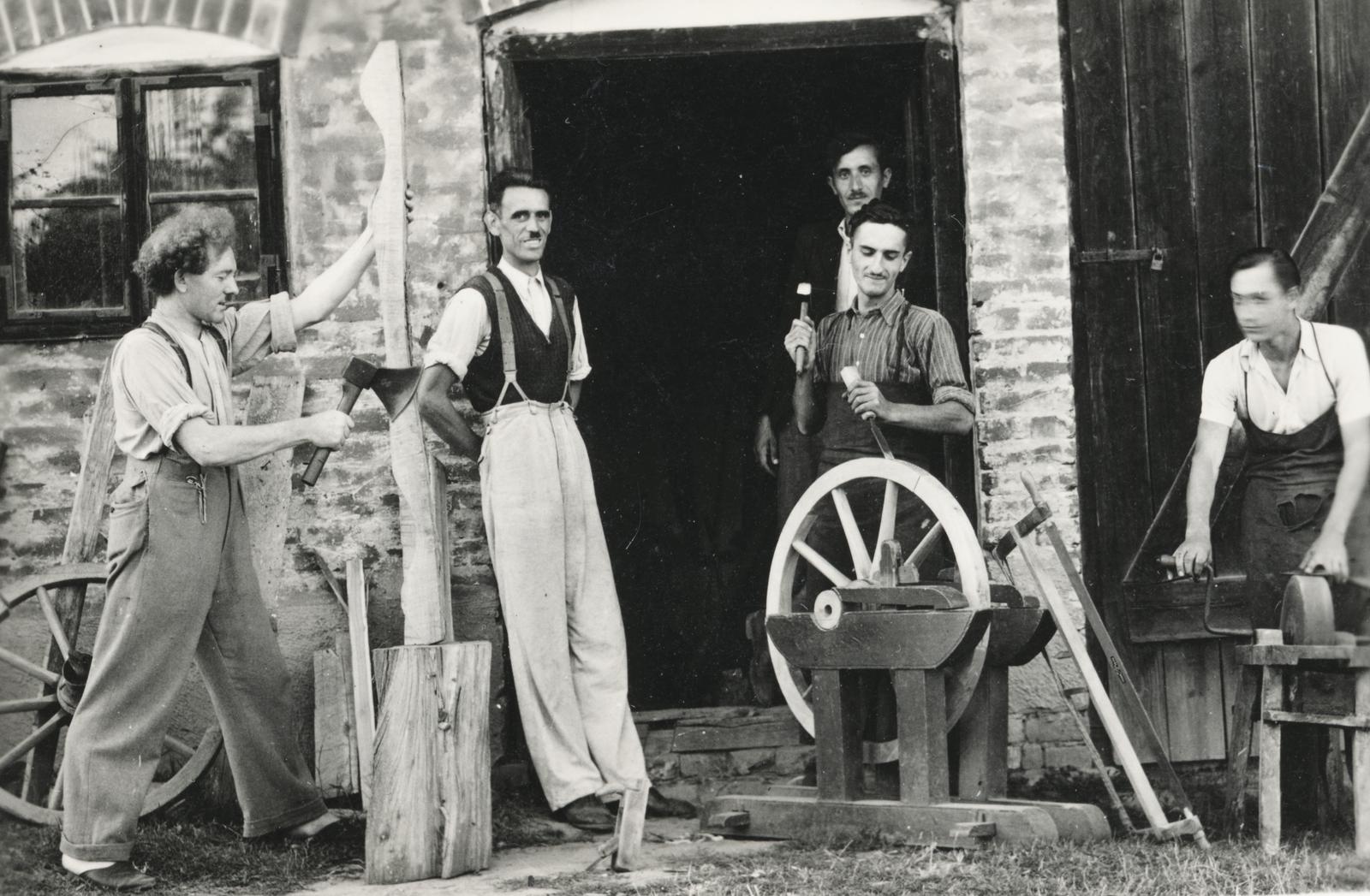 1939, Büki család, nadrágtartó, fejsze, fűrész, szerszám, asztalos, Fortepan #233762