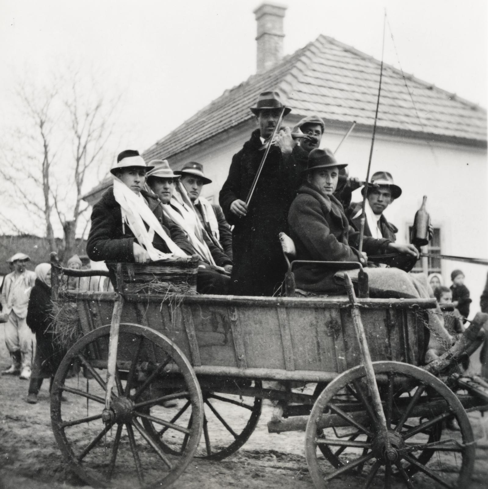 1942, Büki család, újonc, szekér, cigányzene, Fortepan #233782