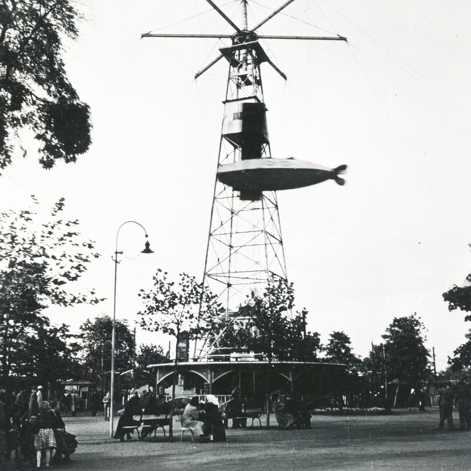 Magyarország, Városliget, Budapest XIV., Angolpark (később Vidámpark), a Nagyröpcsi., 1941, Büki család, Budapest, Fortepan #233784