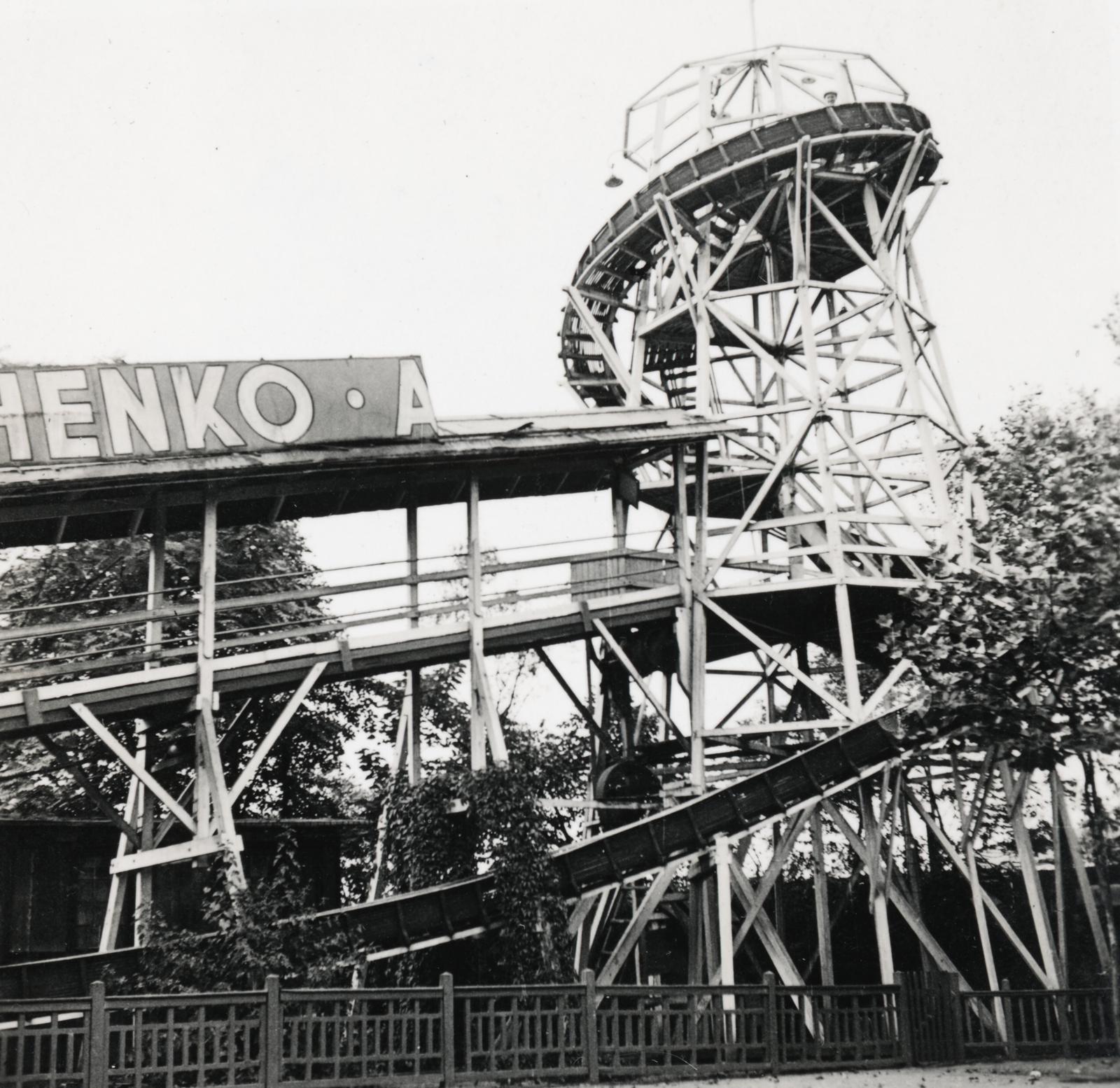 Magyarország, Városliget, Budapest XIV., Angolpark (később Vidámpark), a Tobogán., 1941, Büki család, Budapest, Fortepan #233792