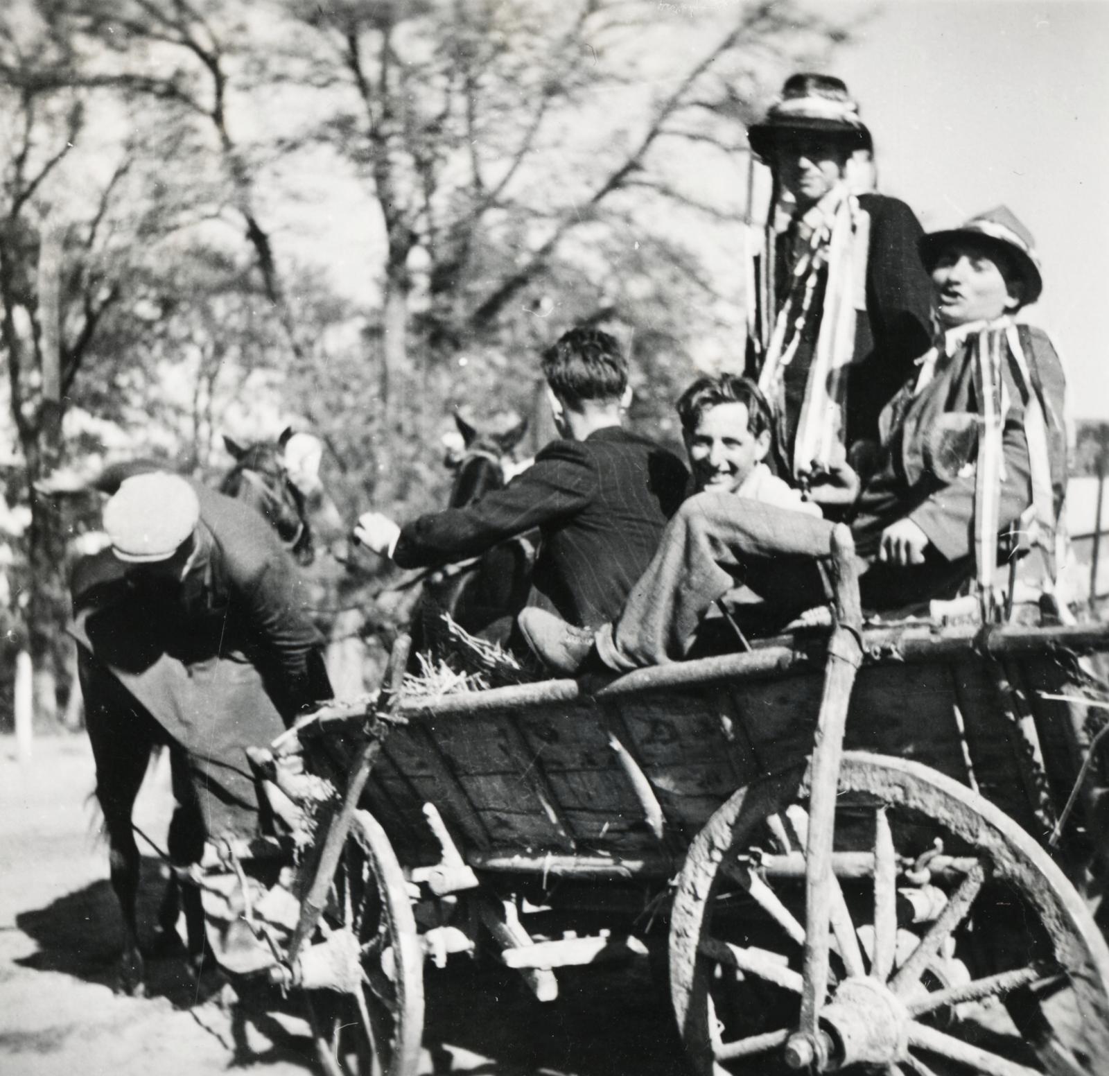 1942, Büki család, újonc, szekér, Fortepan #233806