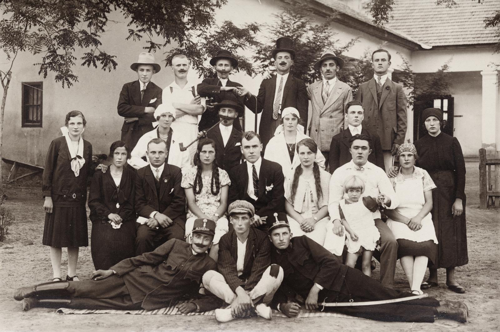 1924, Reichardt Nóra, tableau, jesting, youth, tress, fake moustache, Fortepan #233817