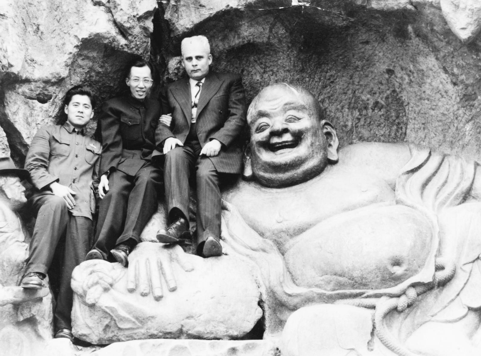 China, Hangzhou, Zhejiang tartomány, Lingyin templom, Fekvő Buddha., 1955, Farkas Lóránt, Fortepan #233897