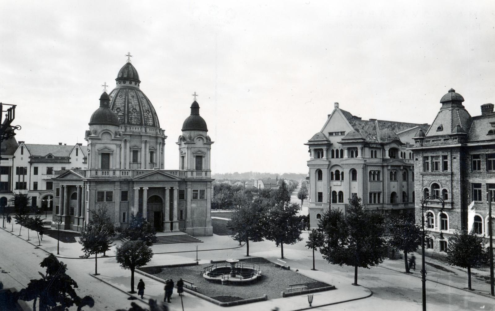 Románia,Erdély, Marosvásárhely, Győzelem tér (Piața Victoriei), görögkatolikus templom., 1945, Mikolay Károly, Fortepan #233911