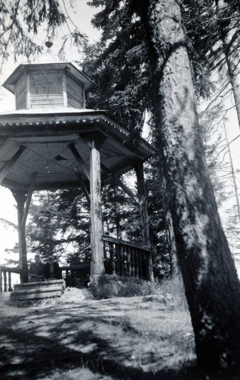 Románia,Erdély, Tusnádfürdő, az 1872-ben megnyílt Ludmilla-tetőnek nevezett pavilon az Alvégi szikla fölött., 1945, Mikolay Károly, Fortepan #233926