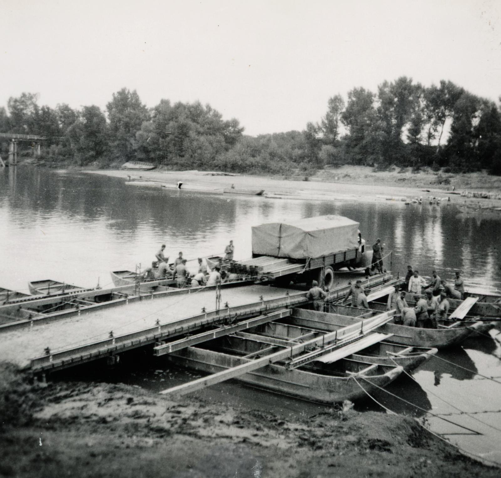 1942, Cserey Zoltán, pontoon bridge, photo aspect ratio: square, building material, commercial vehicle, Fortepan #234007