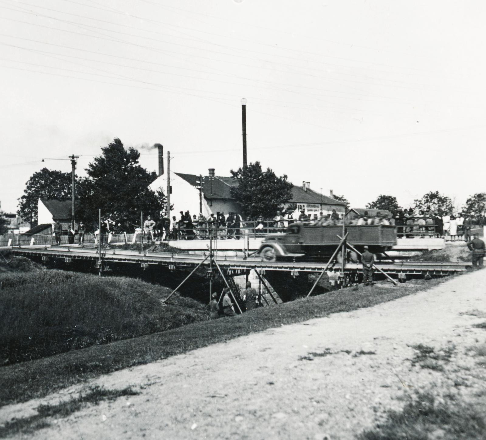 1940, Cserey Zoltán, ideiglenes híd, bámészkodás, teherautó, Fortepan #234013