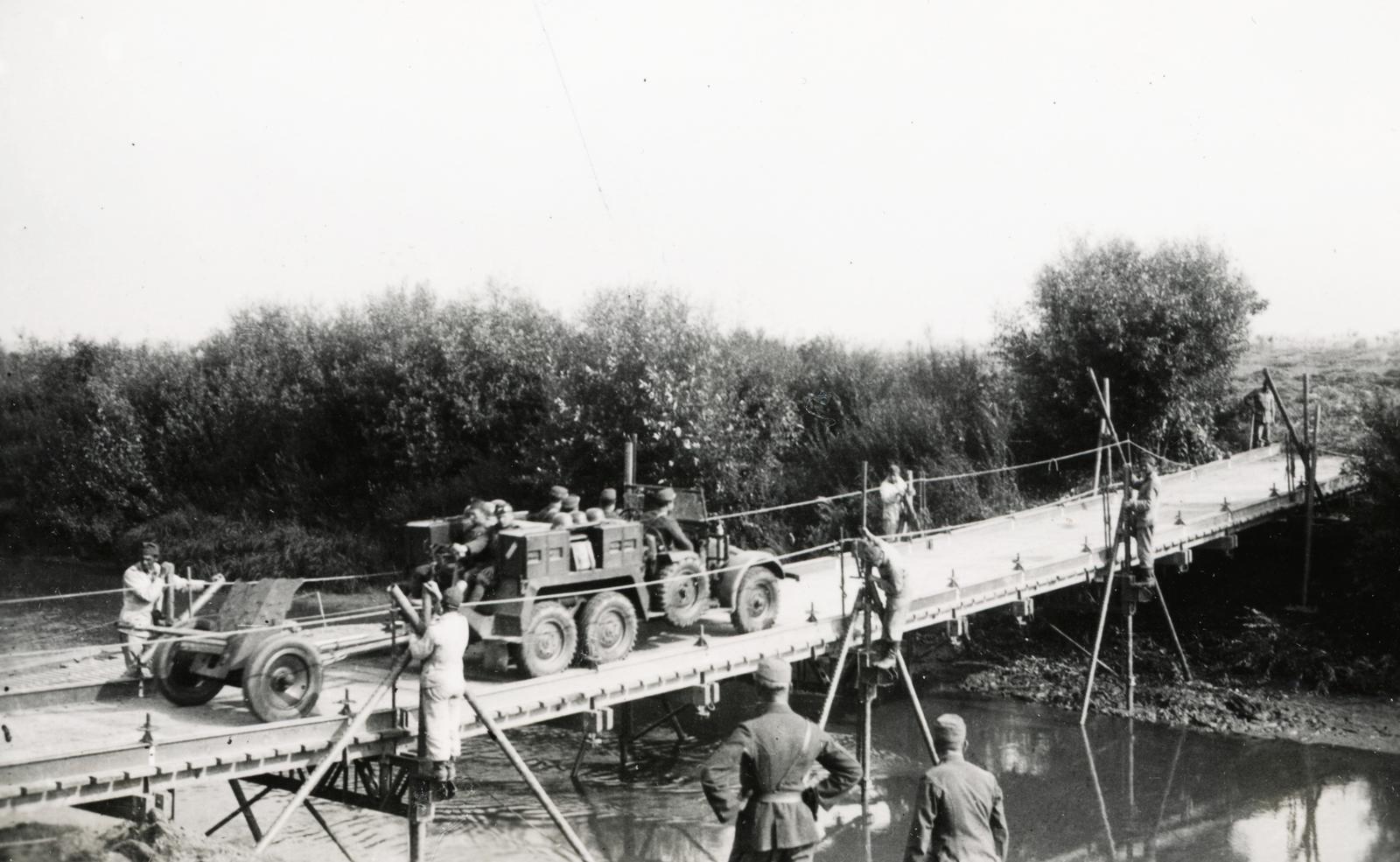 1940, Cserey Zoltán, Krupp Protze, pontonhíd, ágyú, tüzérség, Fortepan #234028