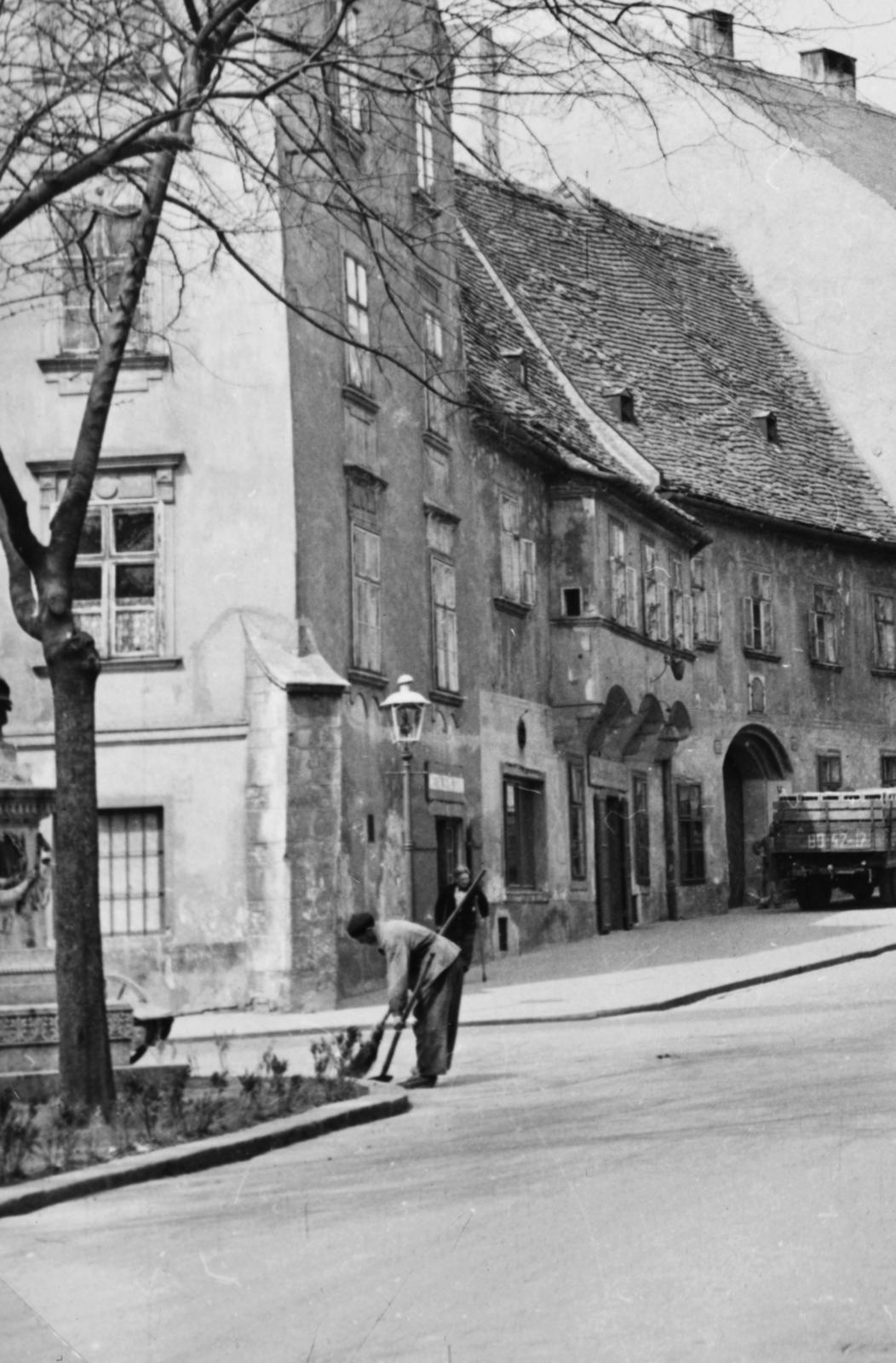 Slovakia, Bratislava, Ferenciek tere (Františkánske námestie)., 1968, Lelkes Ilka, Fortepan #234086