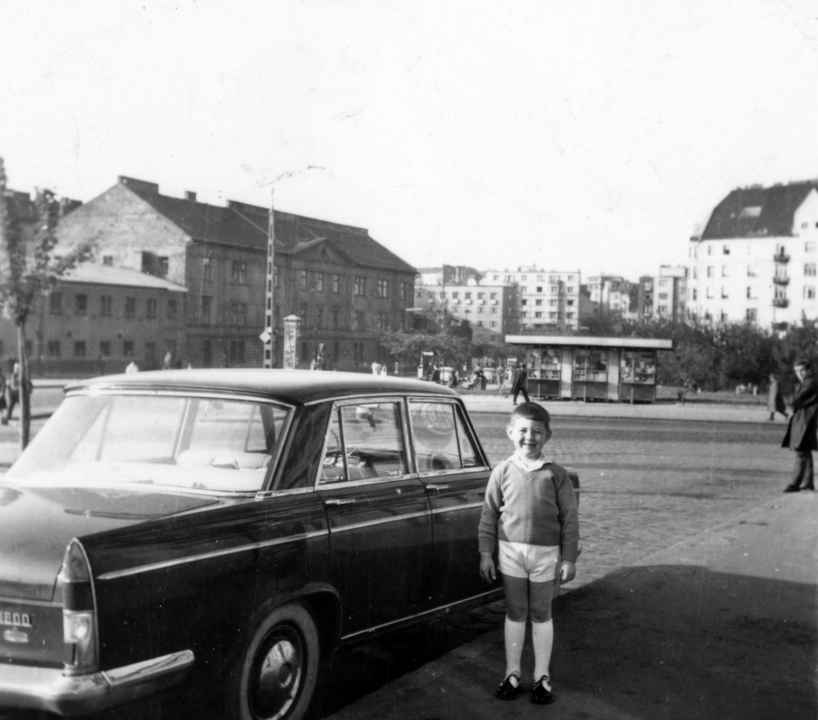 Hungary, Budapest I.,Budapest II., Széna tér, a háttérben szemben a Margit körút (Mártírok útja), balra a Margit körúti egykori fogház épületei., 1964, Gödi Digitális Fotóarchívum, Budapest, Fortepan #234205