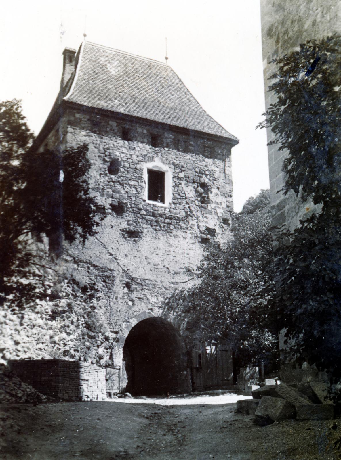 Magyarország,Dunakanyar, Visegrád, Alsóvár, a vár északi kaputornya., 1938, Gödi Digitális Fotóarchívum, várrom, Fortepan #234213