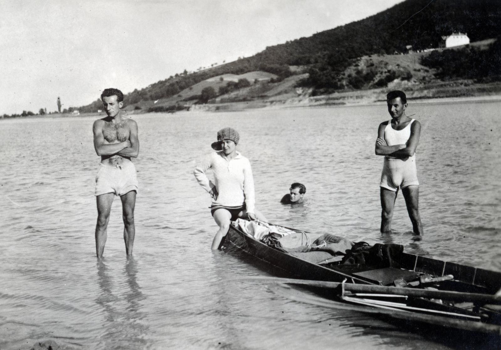 1927, Gödi Digitális Fotóarchívum, water sports, water tour, paddling, Danube's shore, arms crossed over the chest, half-naked, Fortepan #234239