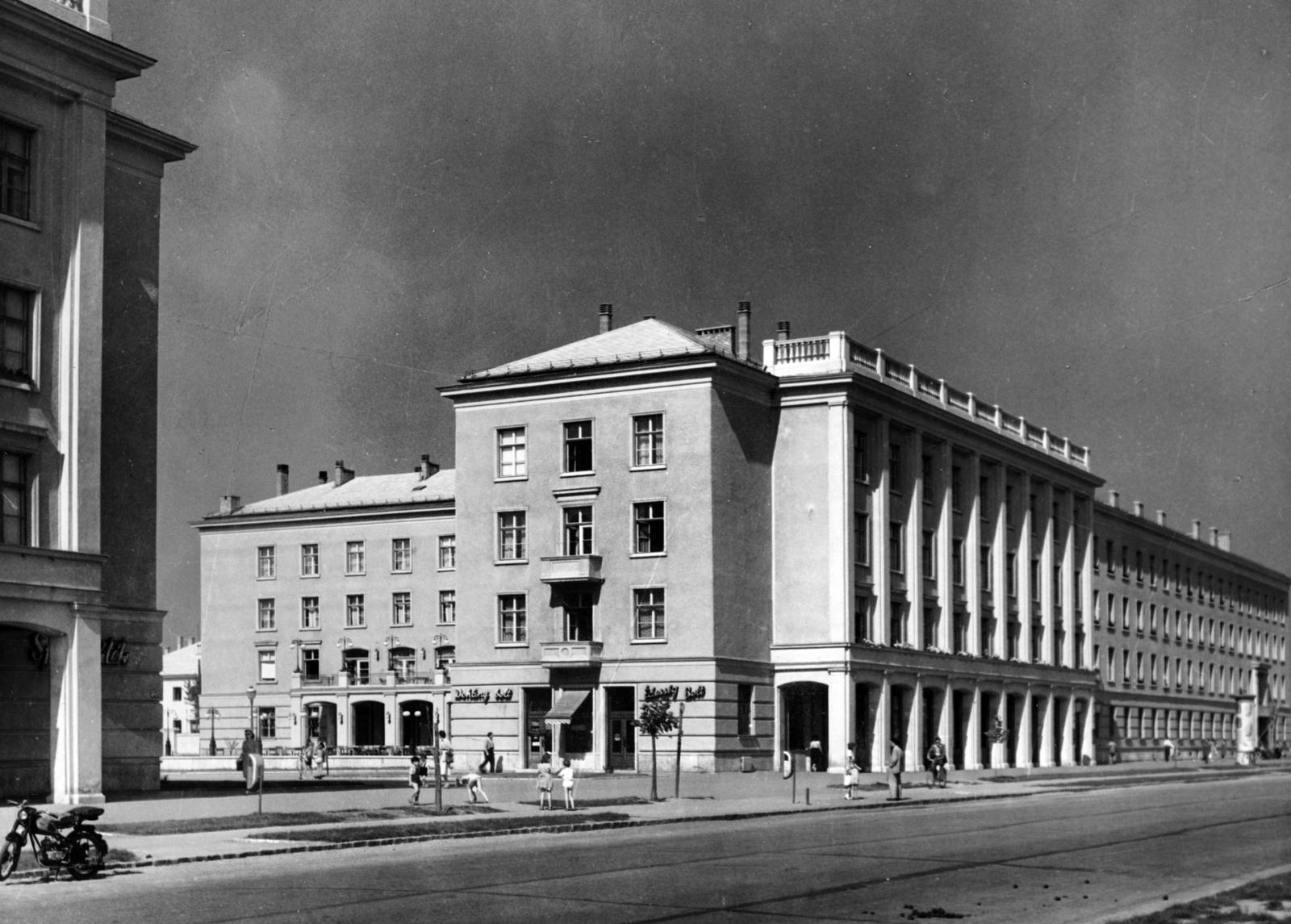 Hungary, Dunaújváros, (Sztálinváros), Vasmű (Sztálin) út, Arany Csillag szálló., 1955, Hegyvidéki Helytörténeti Gyűjtemény, Fortepan #234303