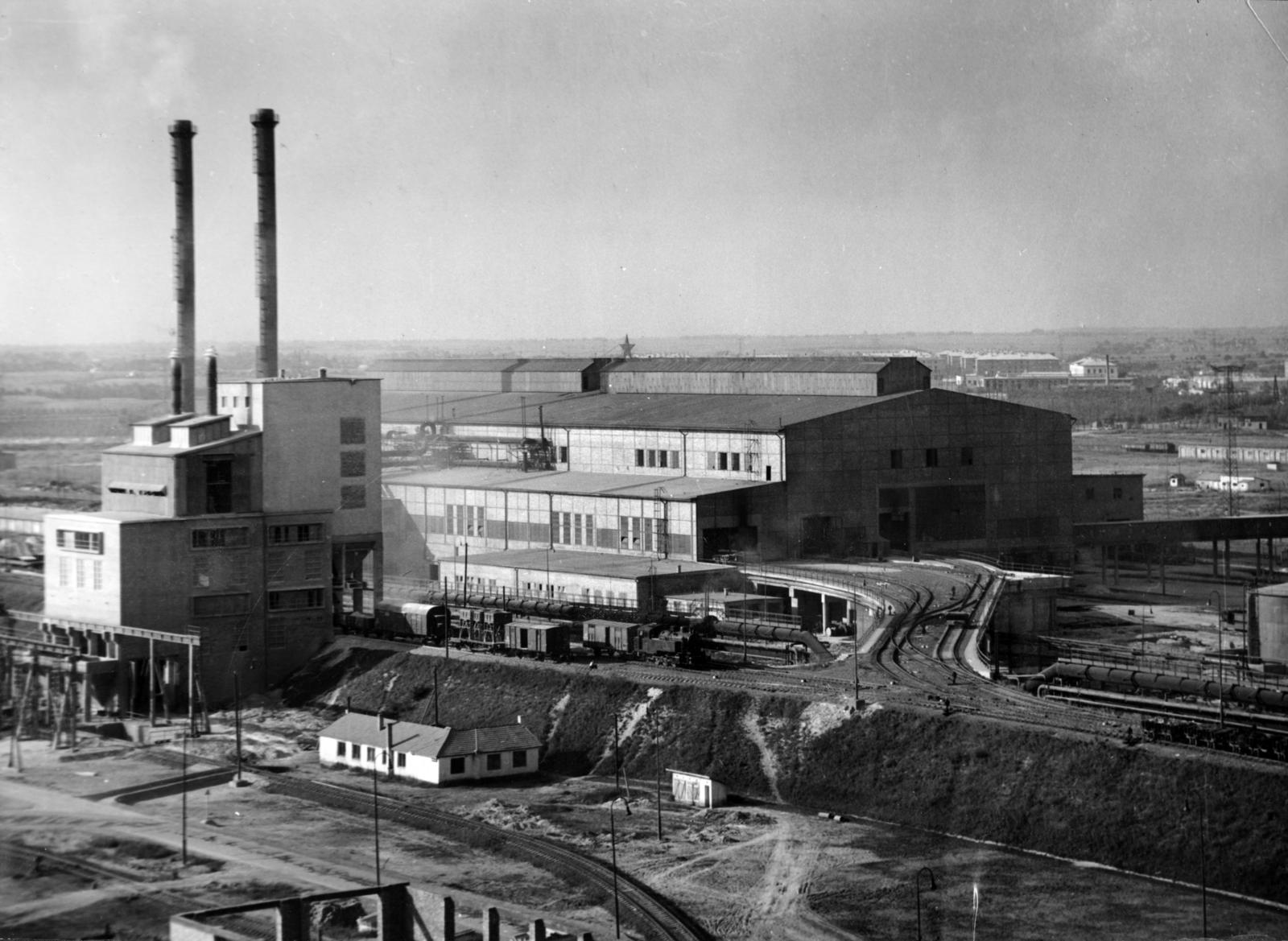 Hungary, Dunaújváros, (Sztálinváros), Dunai Vasmű, kilátás az épülő Kokszolóműről az acélmű felé., 1955, Hegyvidéki Helytörténeti Gyűjtemény, Fortepan #234309