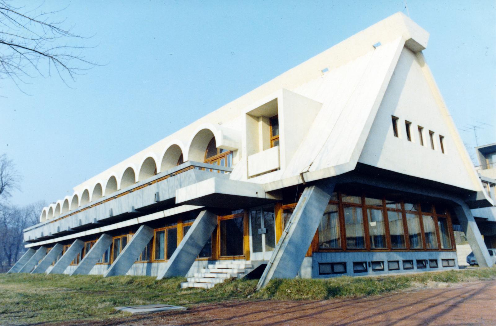 Magyarország, Budapest XII., Csörsz utca, a Magyar Optikai Művek (MOM) sporttelepe., 1980, Hegyvidéki Helytörténeti Gyűjtemény, Budapest, Fortepan #234416