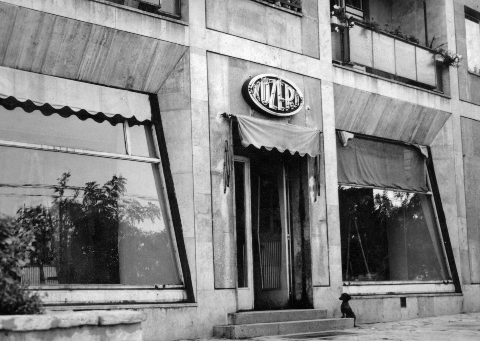 Hungary, Budapest XII., Böszörményi út 38., a Közért Vállalat üzlete a Kiss János altábornagy utca sarkánál., 1974, Hegyvidéki Helytörténeti Gyűjtemény, Közért Company, Budapest, Fortepan #234448