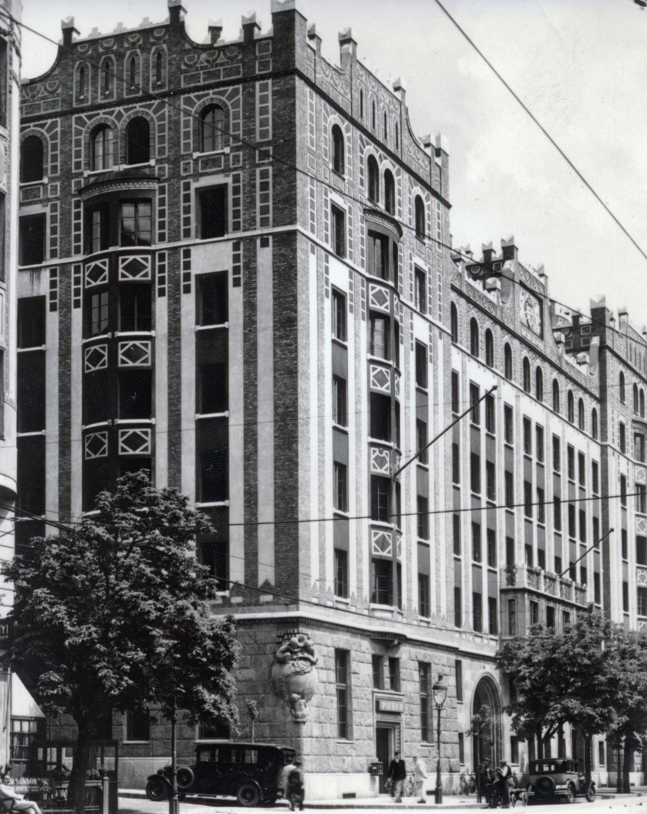 Magyarország, Budapest XII., Krisztina körút, szemben a Sándy Gyula köz (Csaba utca) sarkánál a Postapalota., 1926, Hegyvidéki Helytörténeti Gyűjtemény, Budapest, Fortepan #234481
