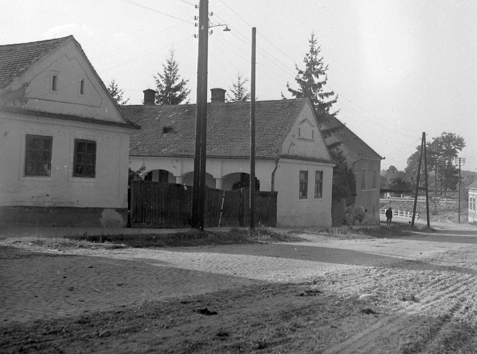 Hungary, Vasvár, Vasúti utca az Alkotmány utca felől., 1952, Építész, street view, pylon, farmhouse, Fortepan #23461