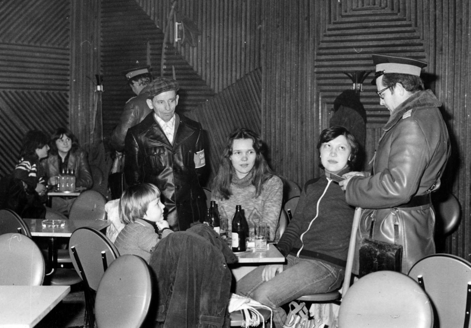 1977, Hegyvidéki Helytörténeti Gyűjtemény, identity check, Fortepan #234638