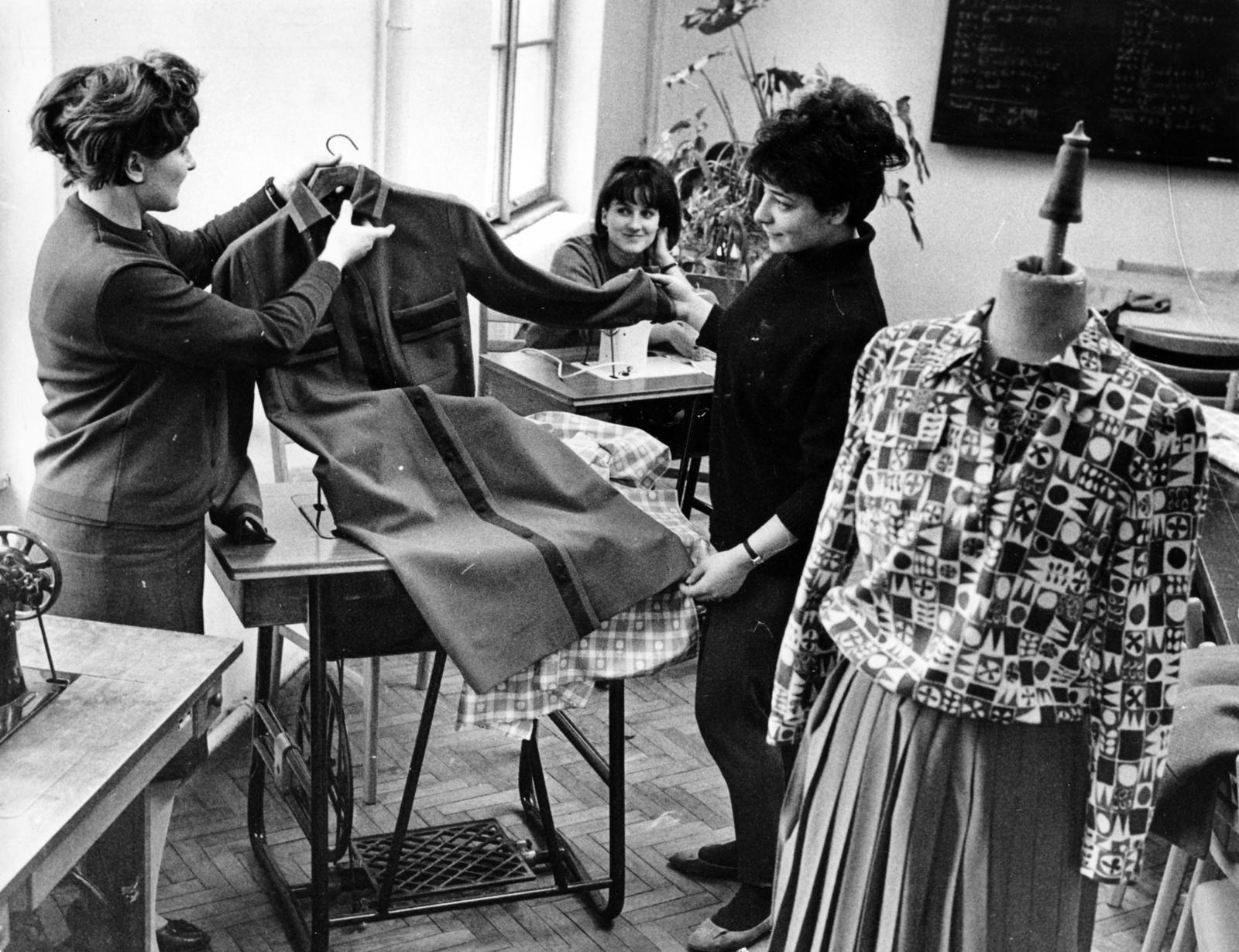 1967, Hegyvidéki Helytörténeti Gyűjtemény, optical art, Singer-brand, sewing, sewing machine, Fortepan #234650