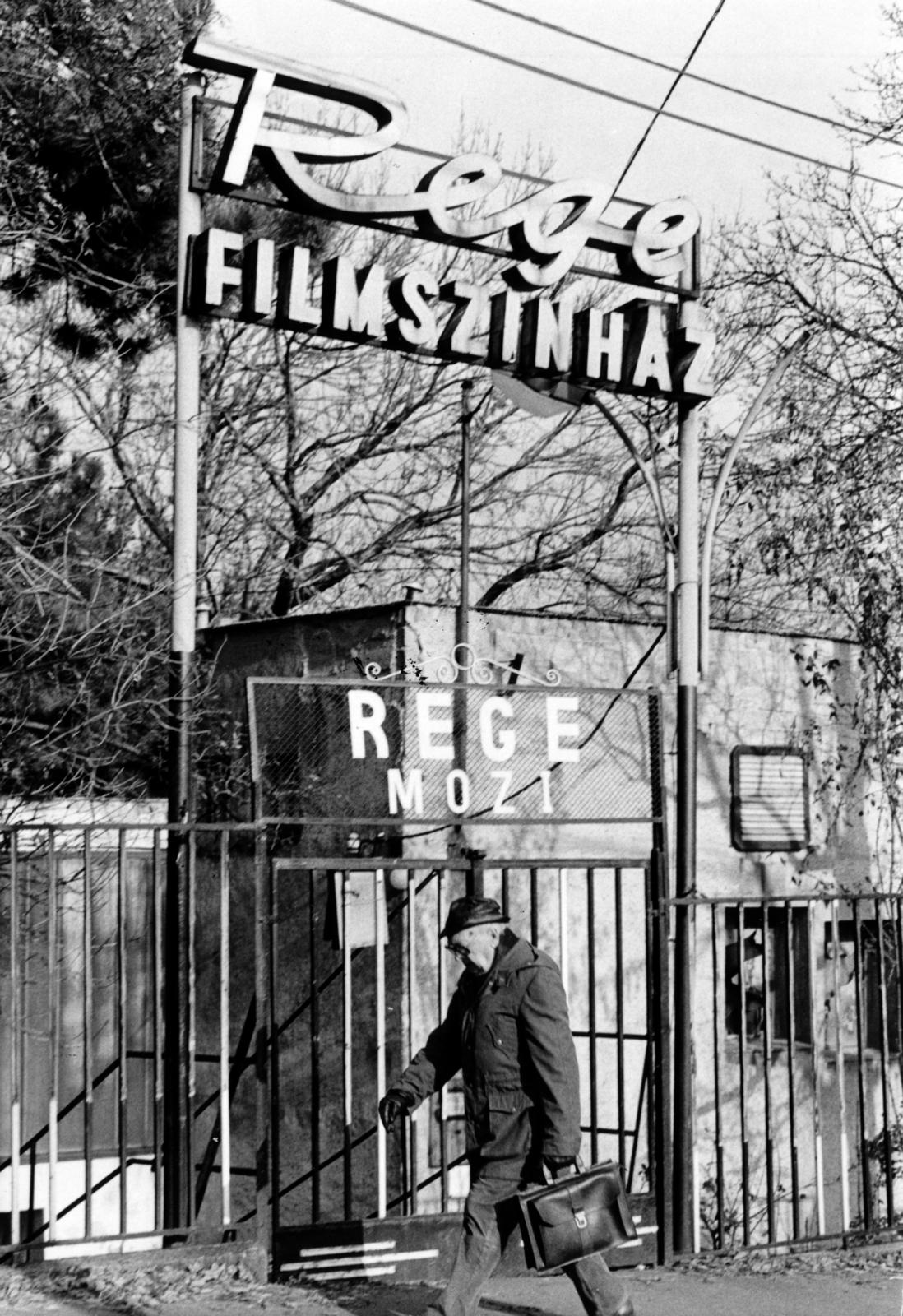 Hungary, untitled, Budapest XII., Rege utca 15., a SZOT Szabadság üdülő (egykori Gyopár üdülőszálló) elé épített előadóterem, benne a Rege mozi., 1974, Hegyvidéki Helytörténeti Gyűjtemény, Budapest, Fortepan #234651