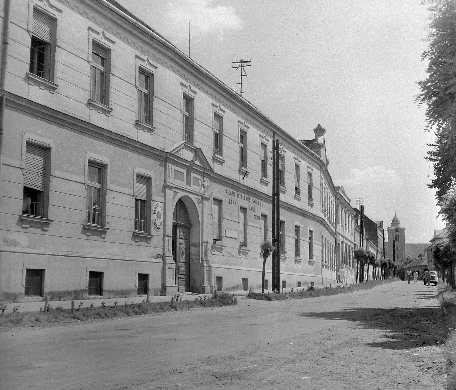 Hungary, Vasvár, Alkotmány utca 13. Zárda épület., 1952, Építész, school, street view, Fortepan #23476