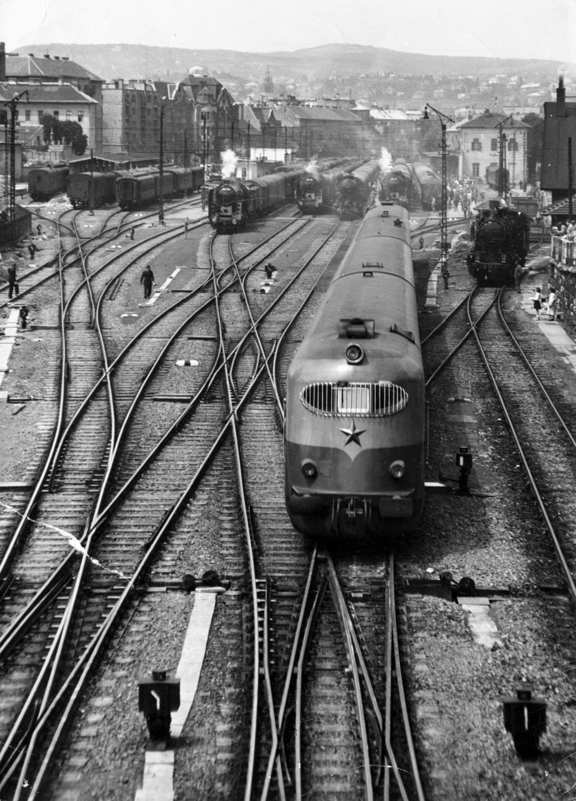 Magyarország, Budapest I., kilátás a Márvány utcai vasúti hídról a Déli pályaudvar felé., 1964, Hegyvidéki Helytörténeti Gyűjtemény, pályaudvar, Budapest, Fortepan #234823