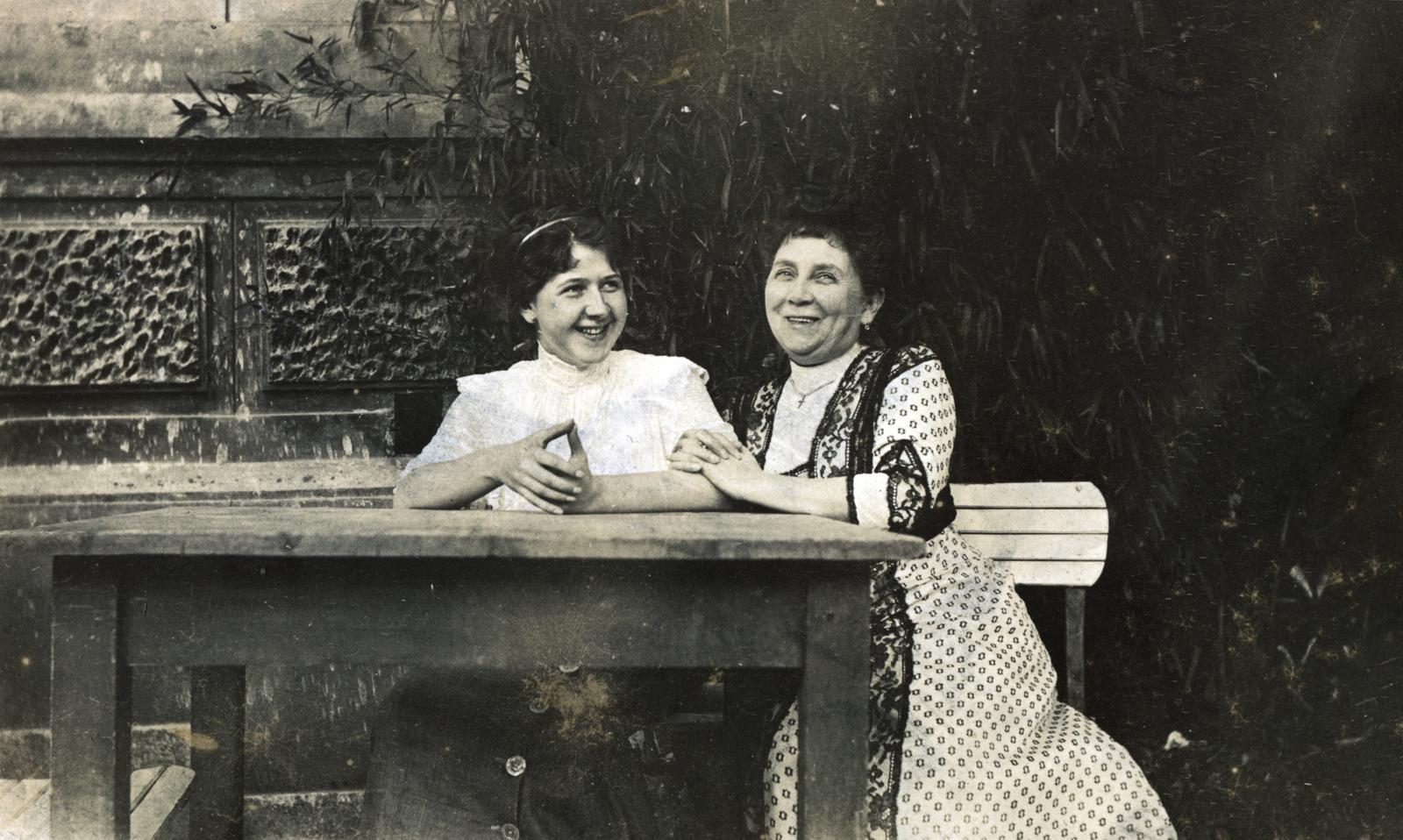 1912, Galambos Rita, Best of, women, table, Fortepan #234901