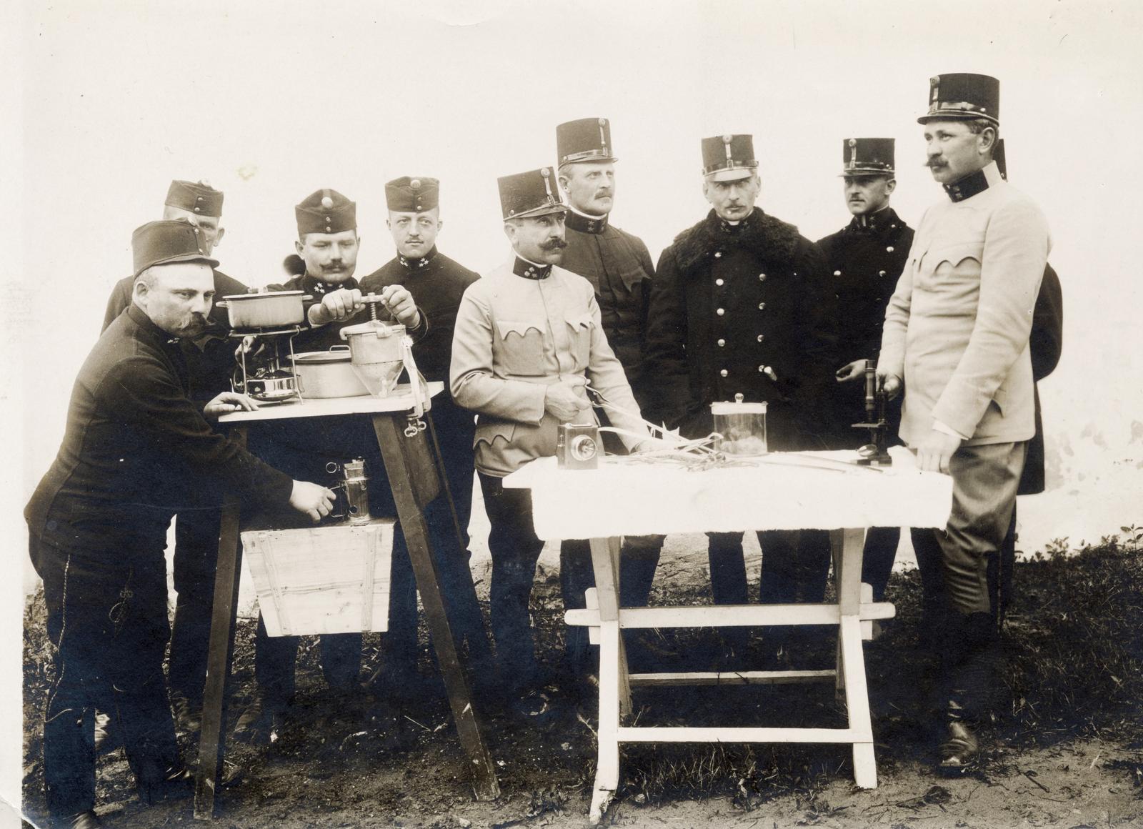 1915, Lőcsei (Tóth) Péter, table, instrument, uniform, pot, Fortepan #234935