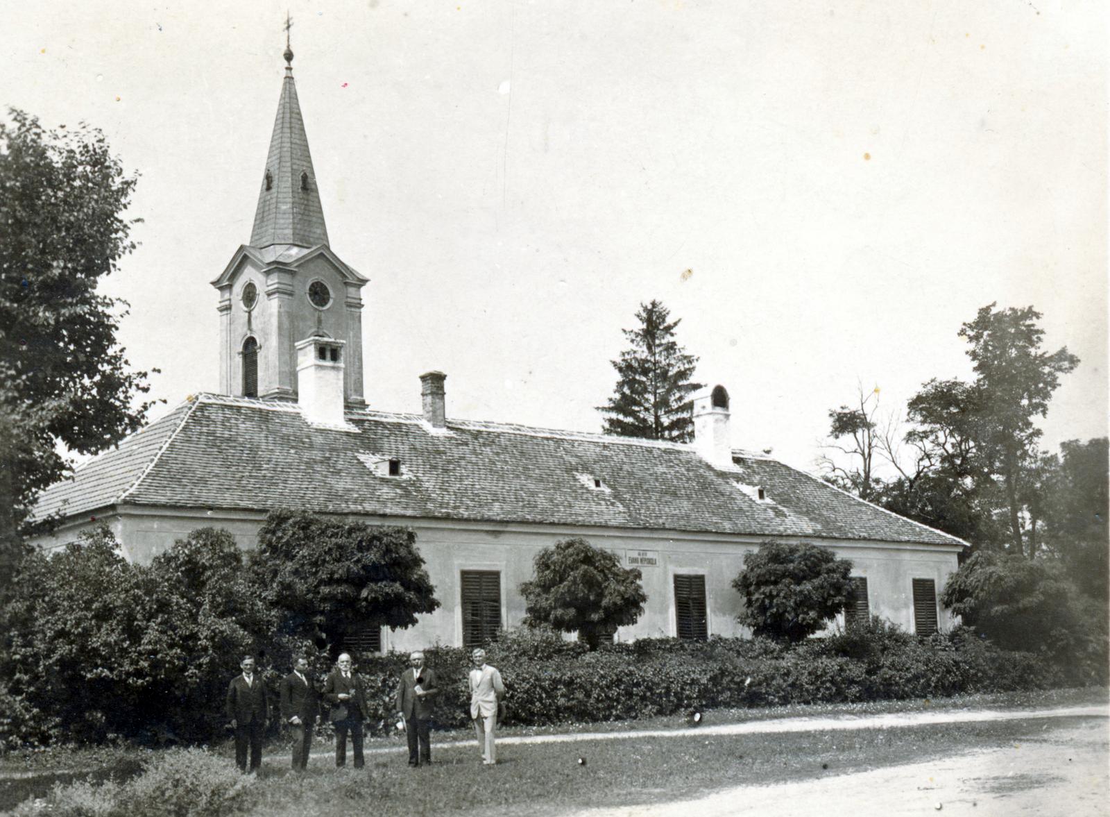 Magyarország, Csönge, Dózsa György utca, az evangélikus templom és az evangélikus népiskola., 1925, Lőcsei (Tóth) Péter, Fortepan #234993