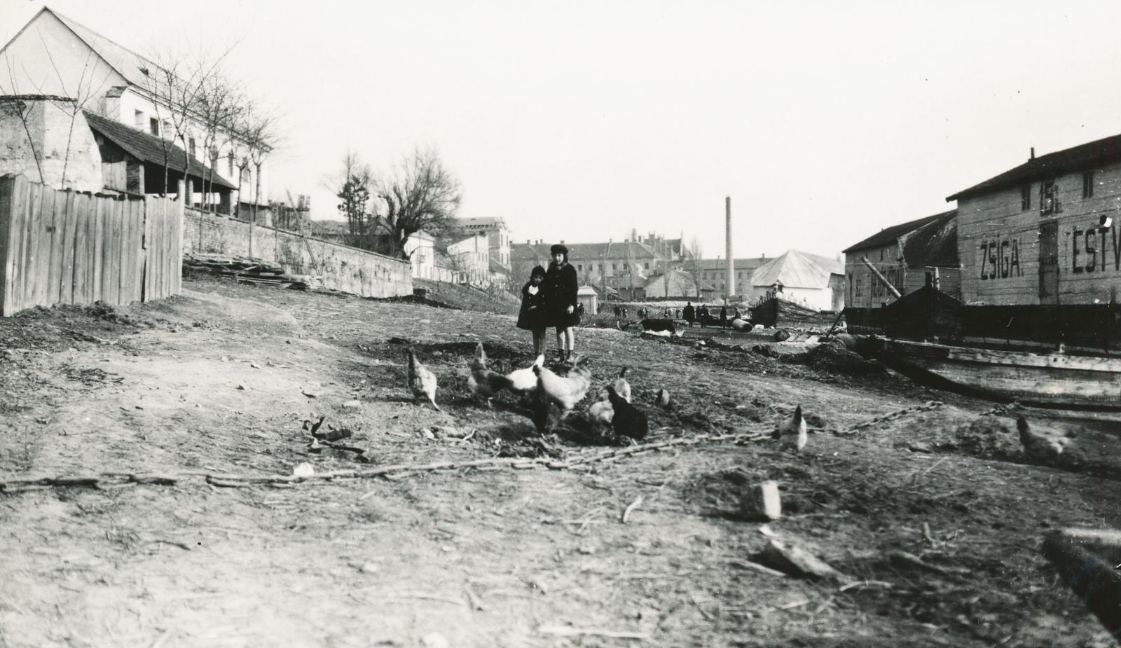Hungary, Vác, Duna-part, Hever István és a Zsiga testvérek hajómalma., 1930, Várallyai Katus, Fortepan #235002