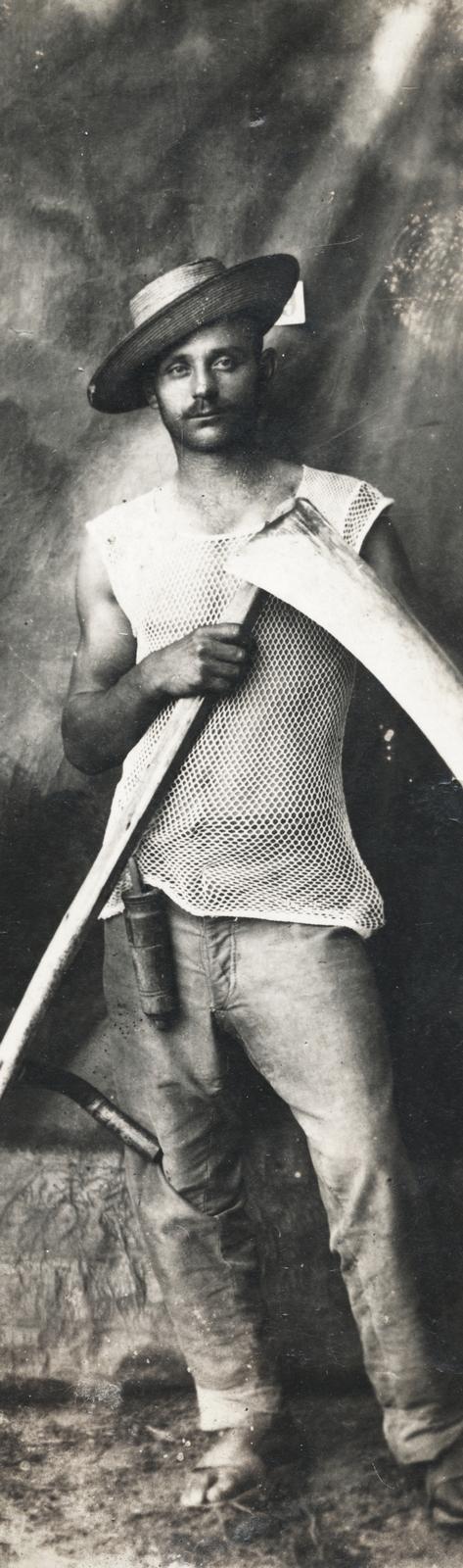 1918, Zalai Mária, scythe, man, Fortepan #235053