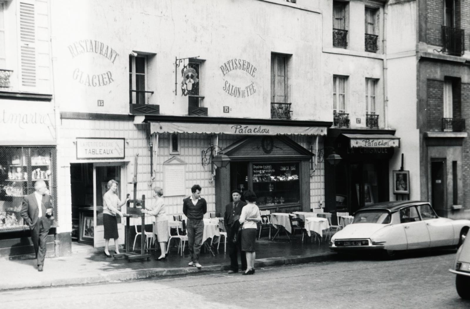 Franciaország, Párizs, Montmartre, Rue du Mont-Cenis, Chez Patachou kabaré., 1966, Halász Gábor, Citroen-márka, terasz, francia felirat, Fortepan #235156