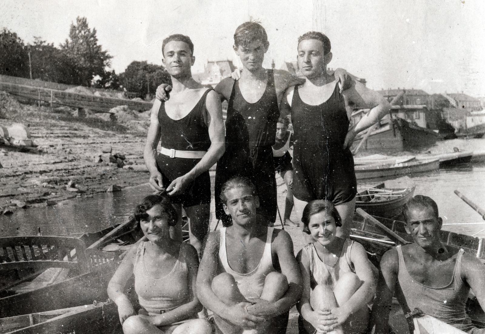 Hungary, Szeged, Tisza part, középen a háttérben a Felső Kereskedelmi Iskola tetőzete látható a Stefánián., 1928, Zsombor Ede, Fortepan #235196